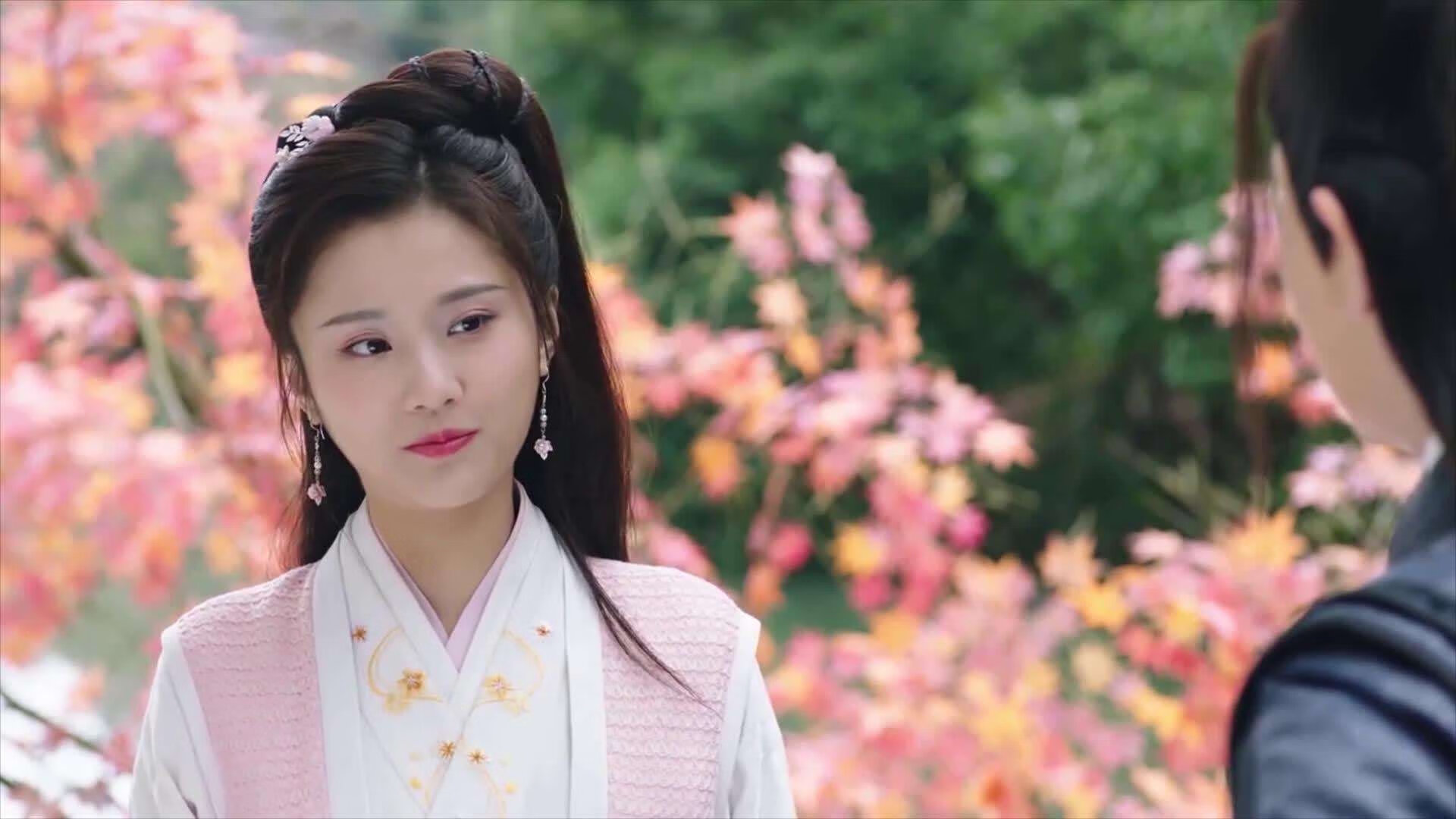 “高新体育中心羽毛球：快速反应与精准击球的完美展示”